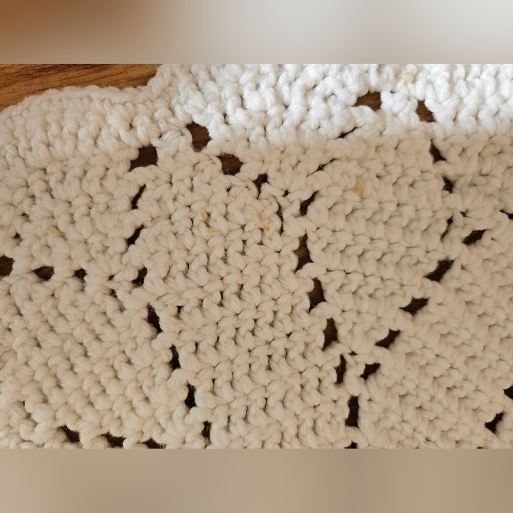 Set of 6 Elegant White Crochet Placemats - Picture 3 of 5
